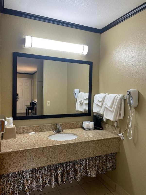 Super 8 by Wyndham Crescent City image 21