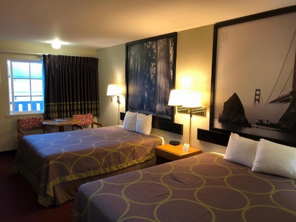 Super 8 by Wyndham Crescent City image 29