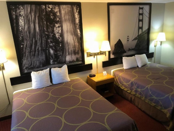 Super 8 by Wyndham Crescent City image 30